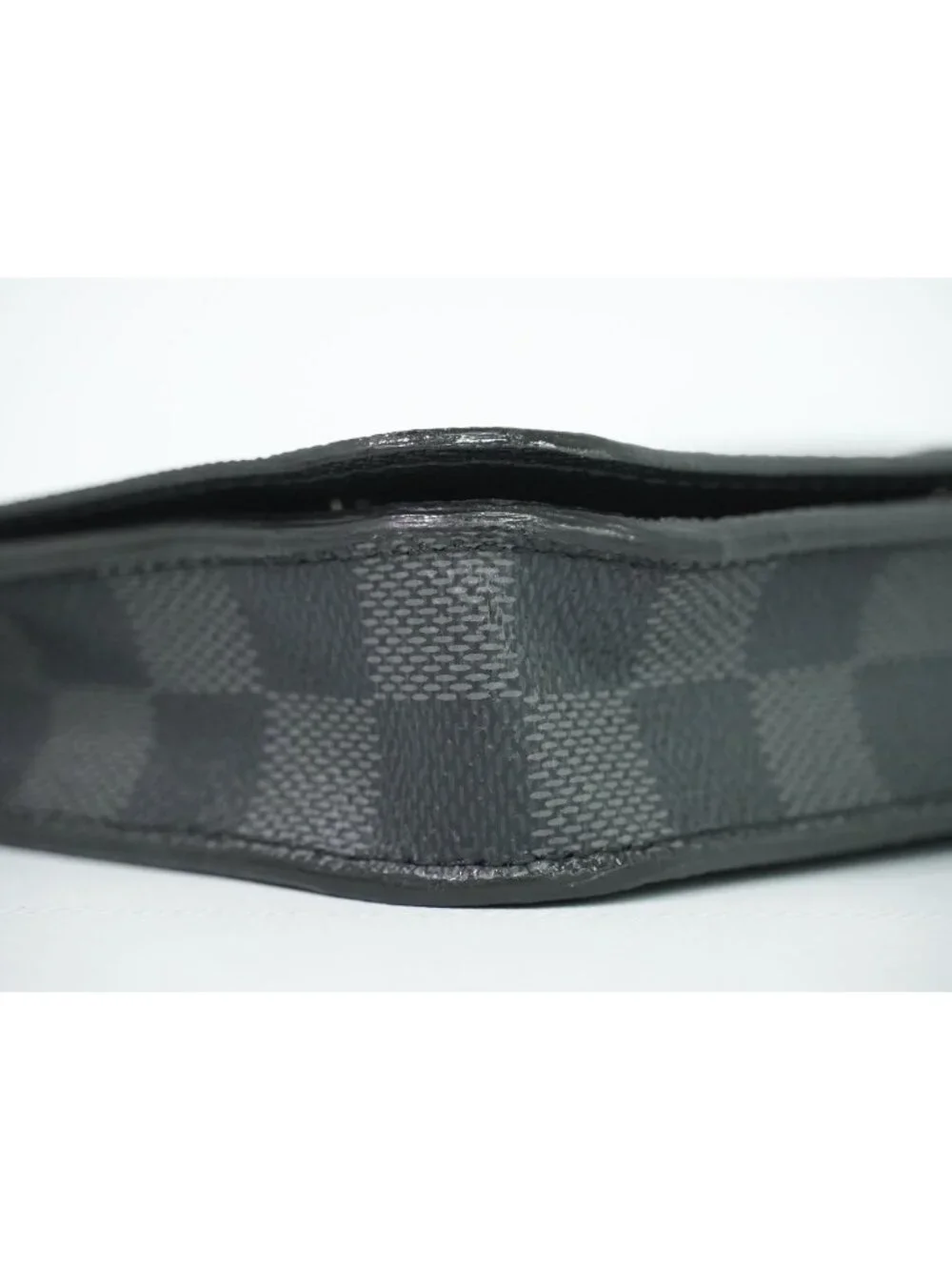 Louis Vuitton LV Ceinture Pochette Homme Damier Graphite Pouch Black Gray